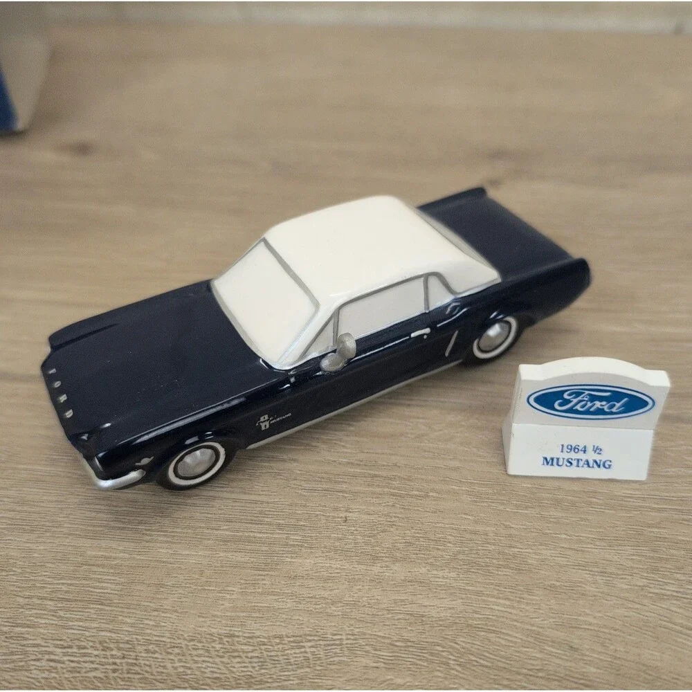 Lot Of 2 DEPT 56 1964 1/2 FORD MUSTANG 54951 CAR SNOW VILLAGE CHRISTMAS